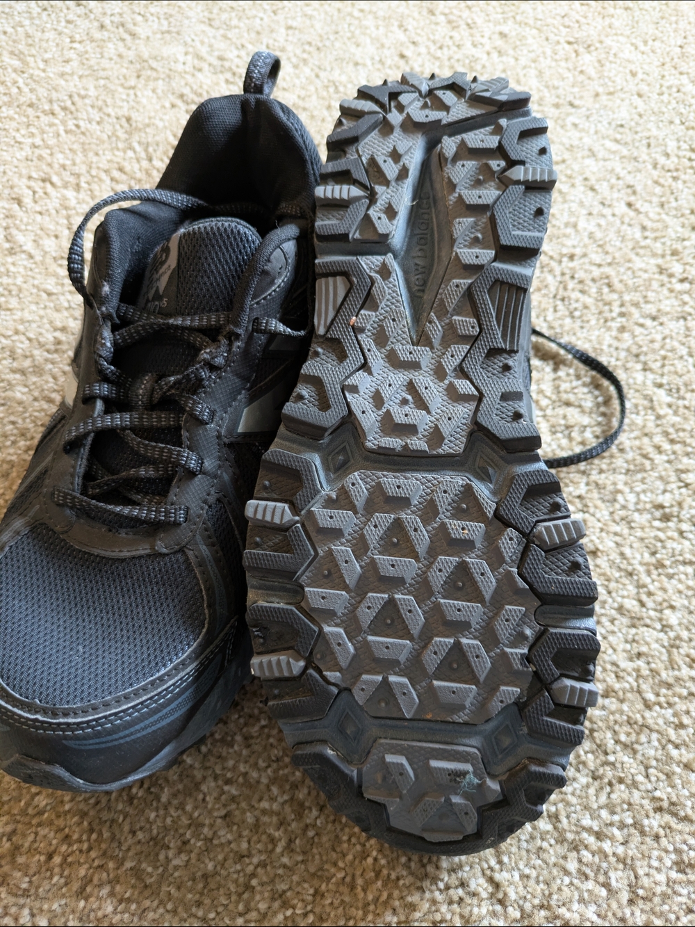 New Balance Men's Black Athletic Walking Shoes - Picture 2 of 7